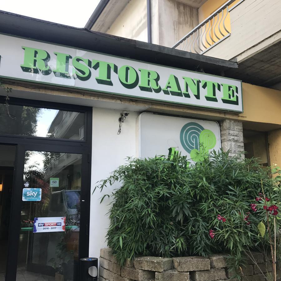 Hotel Ristorante il boschetto Città di Castello Esterno foto