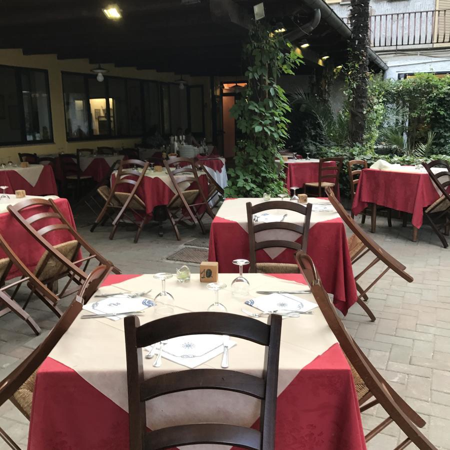 Hotel Ristorante il boschetto Città di Castello Esterno foto